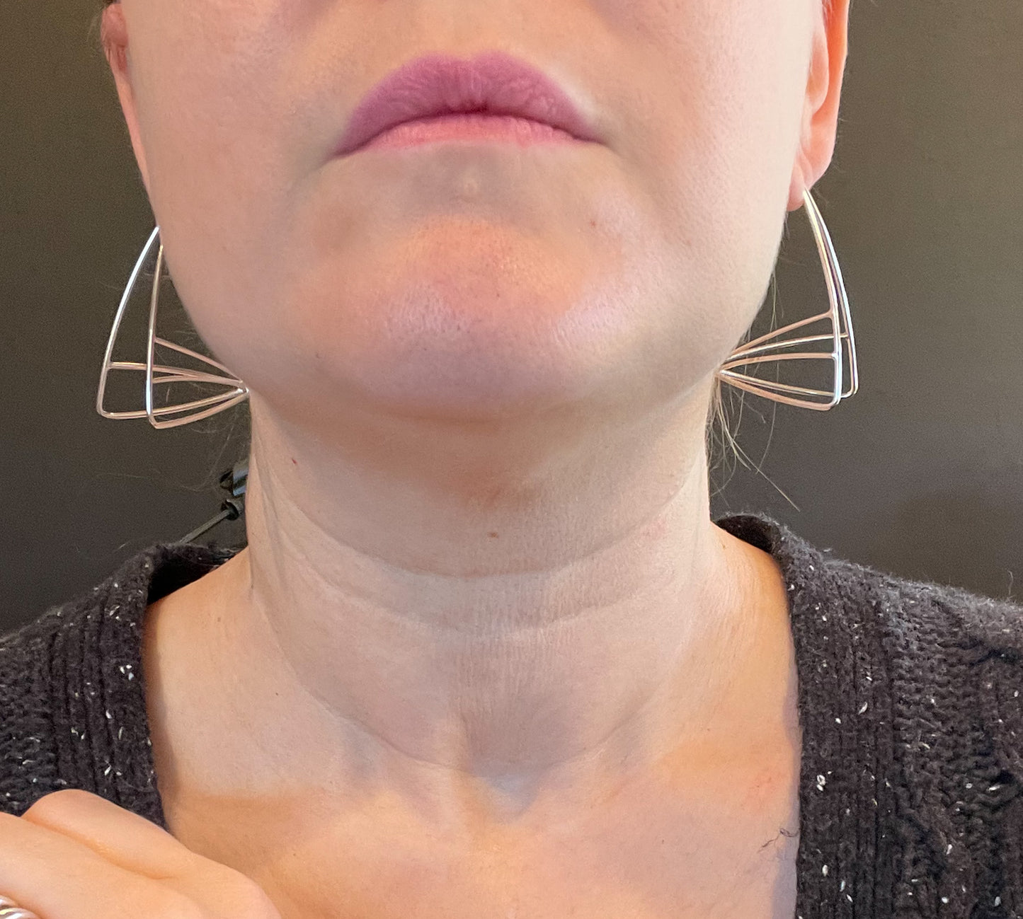 Flora Linear Hoops